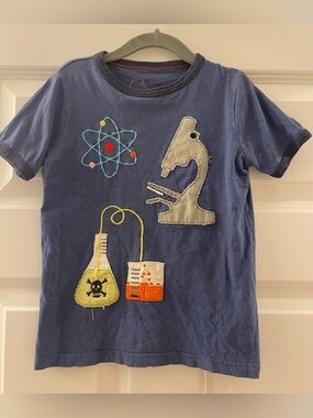 Vintage Mini Boden “doing things” science appliqué t-shirt 4/5